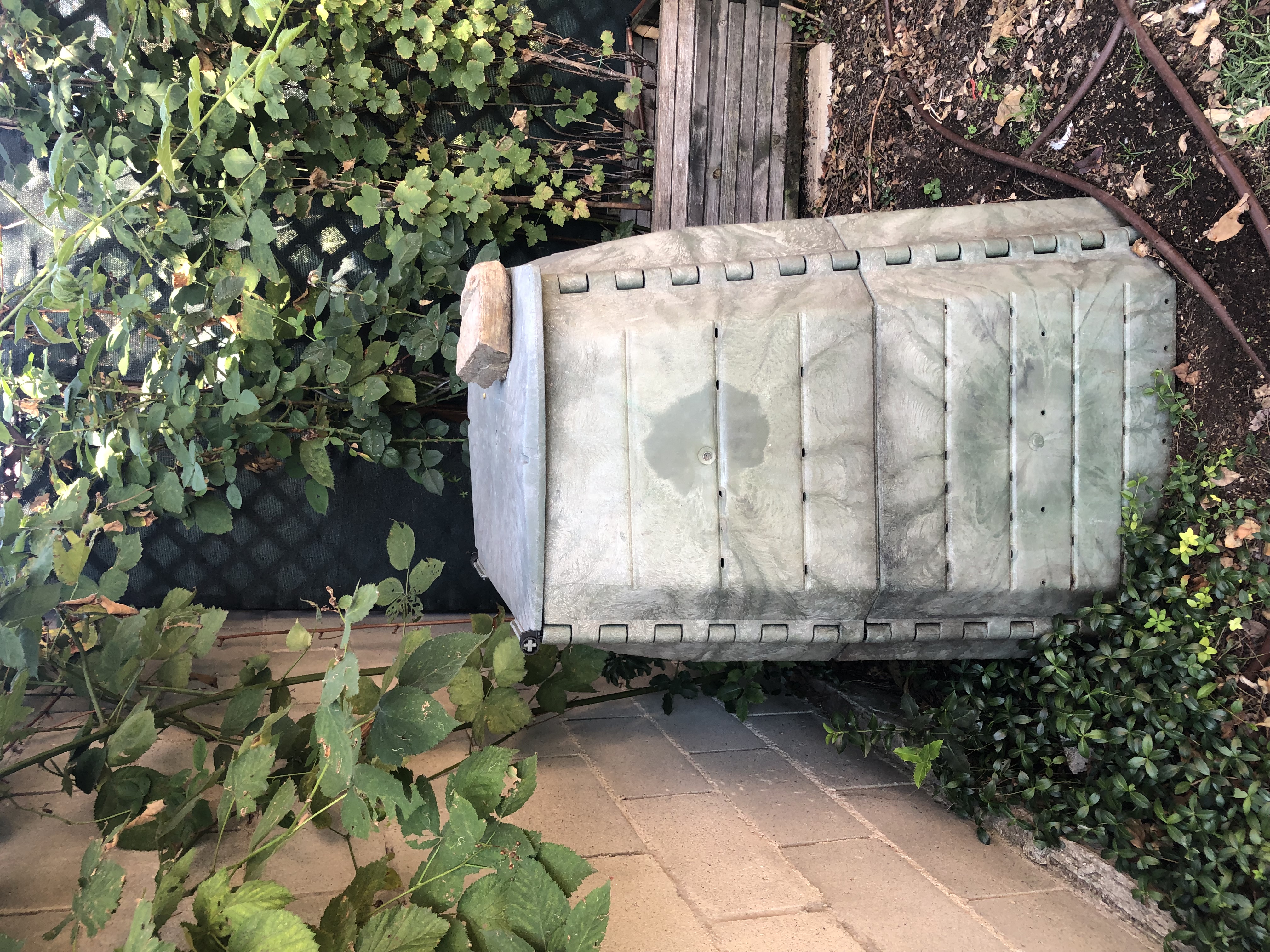 Small garden compost setup for a huerto in Estepona